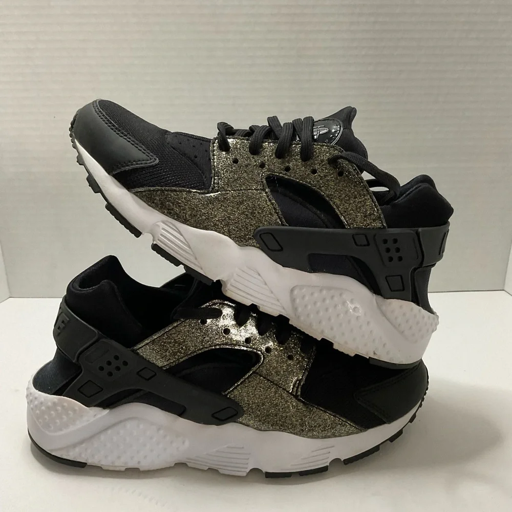Nike Huaraches Black and Gold girls